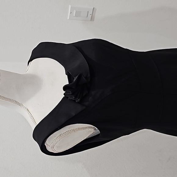 Calvin Klein Black Chic Sheath Black Dress Size 8 minimalist - Picture 5 of 16